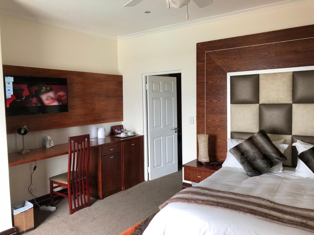 Coral Beach Bed & Breakfast อีสต์ลอนดอน ภายนอก รูปภาพ