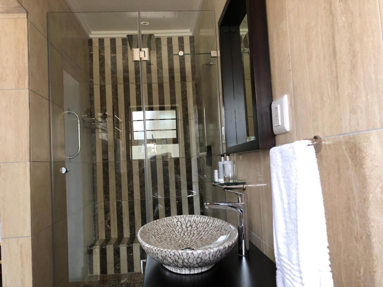 Coral Beach Bed & Breakfast อีสต์ลอนดอน ภายนอก รูปภาพ